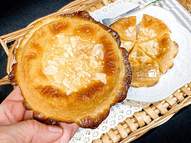 烘焙筆記│岩燒乳酪蛋糕，鬆綿戚風遇上濃郁好吃的起司蛋奶醬