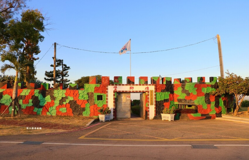 雄獅堡‧昔日軍事碉堡，今日的金門縣老人權益促進會，拍攝金門大橋的第一選擇 - 敦 小 蓮の食旅錄