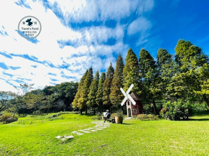 親子友善，寵物友善，春夏有花，秋冬有松，萬坪綠地，烤肉射箭，超熱賣手作麵包，四季景色更迭，都市人的後花園，蕃薯藤有機專賣生機餐飲複合店～春天農場 @魚兒 x 牽手明太子的「視」界旅行