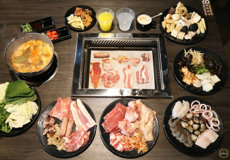 台南火烤兩吃吃到飽／嚴選超過80種食材／燒烤+火鍋一次滿足／物超所值怎麼吃都回本／台南第一家直營店－「八道晟台南崇明店」