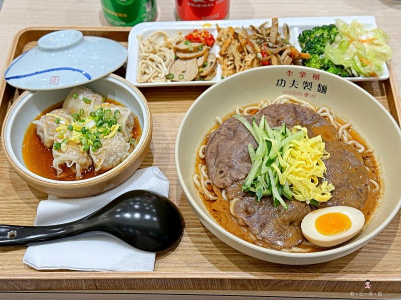 台北市大同區李掌櫃功夫製麵中山店 隱藏在中山巷弄內的排隊美食 套餐240元起 超過10款小菜及飲料免費供應吃爽爽！
