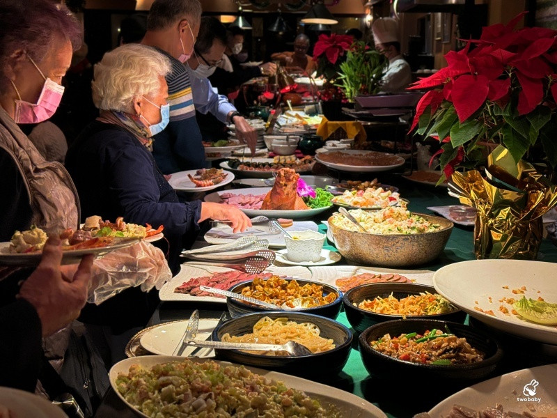 台北市大安區沾美西餐廳 超過一甲子的老字號西餐廳 烤牛排、羊排、大蝦、焗烤生蠔 無限供應爽吃3.5小時！