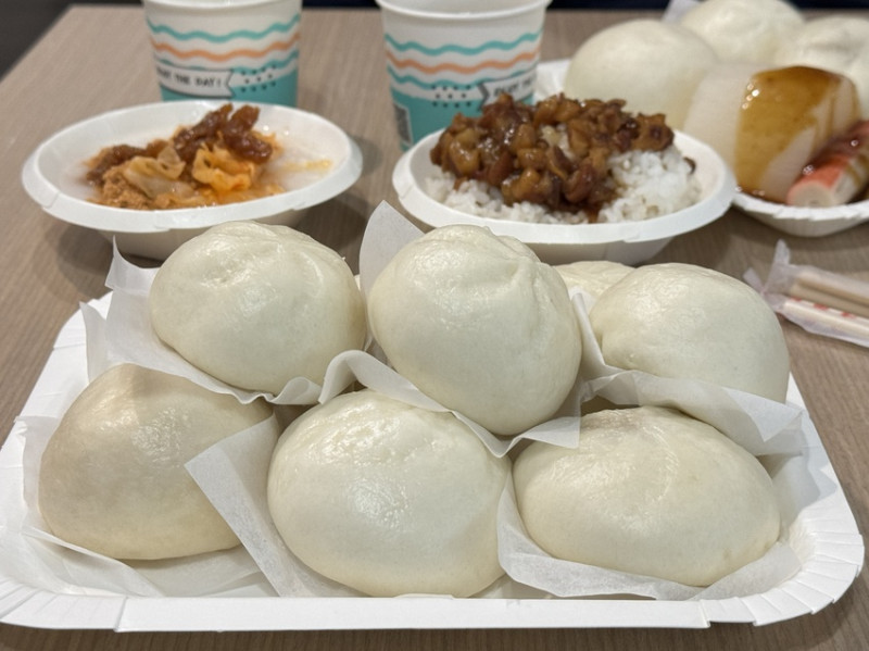 新北市三重區無所不包自助早餐吃到飽 早餐99元吃到飽 還免服務費 會不會太佛心啦！