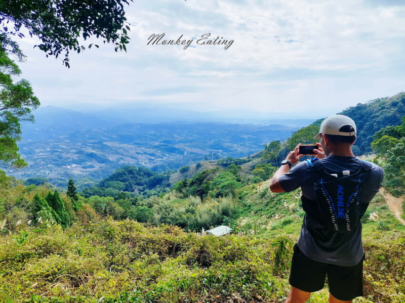 【關刀山步道】苗栗小百岳輕鬆路線，欣賞薑麻園雲海美景。出關古道聖關段 - 貪吃猴的幻想