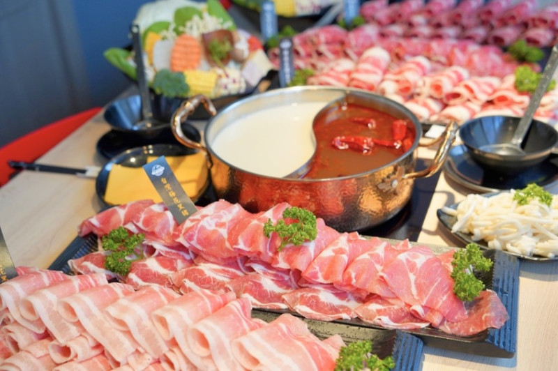 台北市大同區【台北火鍋推薦】真鮮海鮮和牛鍋物。超好吃美福頂級Prime牛肉、松阪豬！肉控必吃大同區火鍋推薦！(台北寵物友善餐廳)