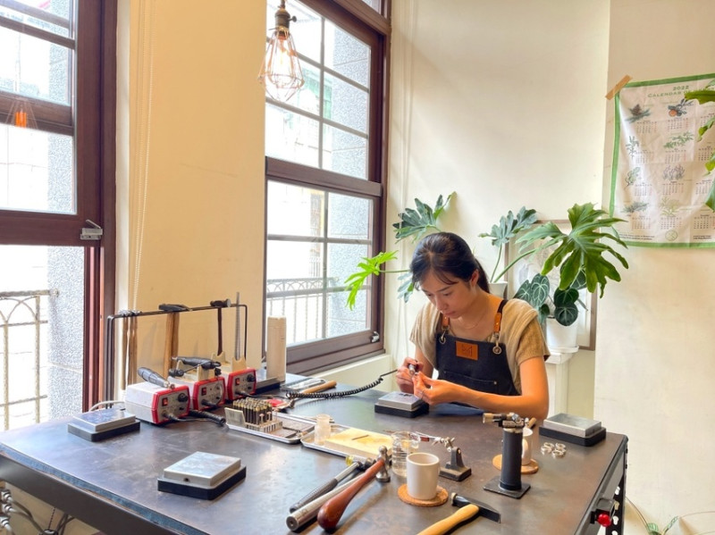 【台北手作戒指推薦】手作你的專屬回憶！ 5 間台北金工店評比，情侶對戒、閨蜜紀念戒給你專櫃級質感。