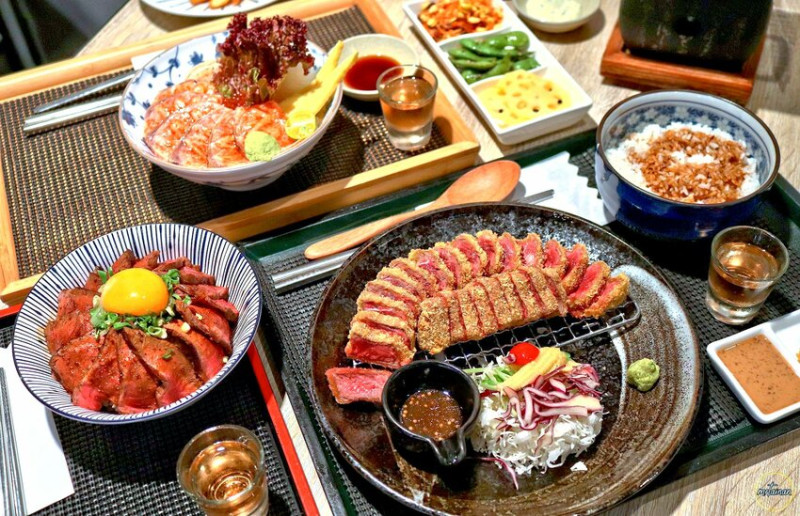 台南日式丼飯／招牌人氣必點炸牛排／內用湯品飲料白飯小菜無限量供應／價格實在CP值高／壽星優惠生日聚餐推薦／不用出國一秒到日本