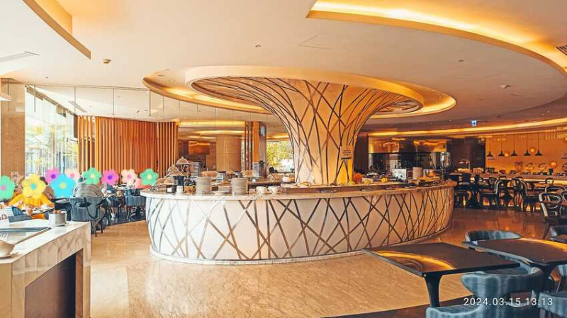 食記 - 高雄 鹽埕區 	魅麗海 中庭餐廳(真愛館)