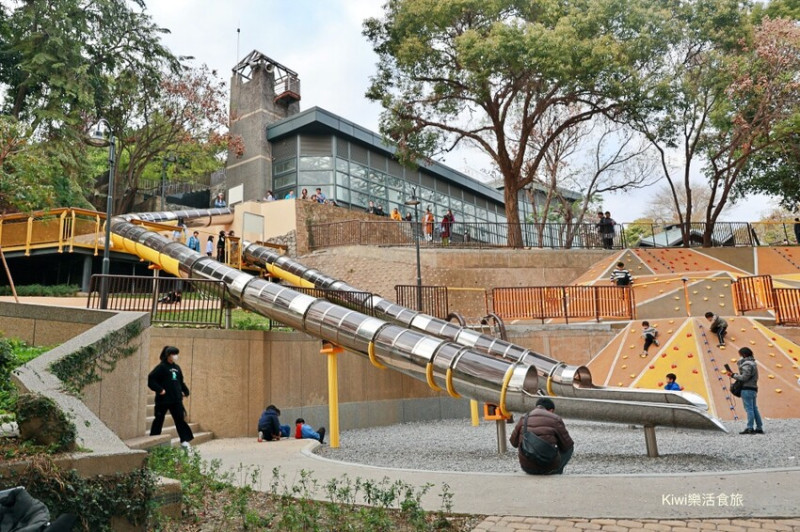 彰化縣彰化市彰化景點八卦山溜滑梯︱彰化親子景點推薦親子探索區溜滑梯、攀岩區，八卦山大佛風景區遊客中心內