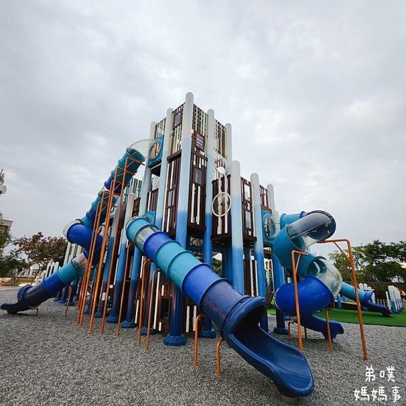 屏東縣琉球鄉【屏東】琉球共融公園│離島限定公園，四面八方超多溜滑梯、超好玩!