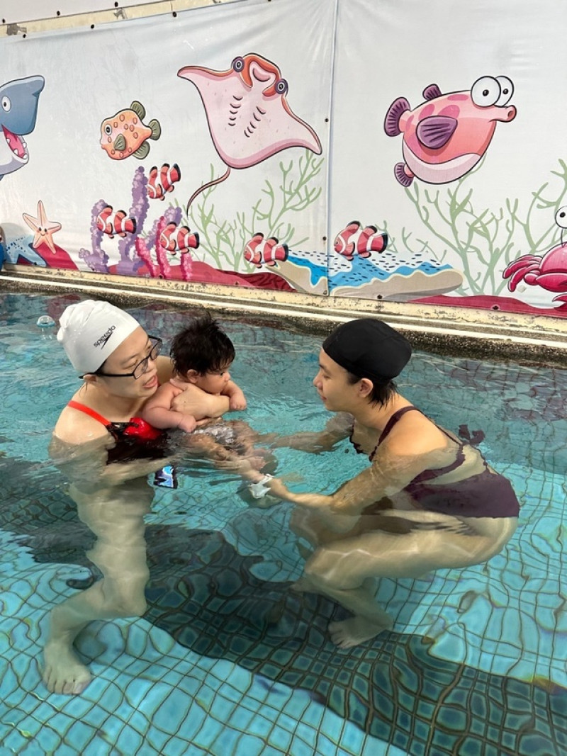 【台中寶寶游泳推薦】就現在開始讓寶寶親水！台中 3 間嬰幼兒游泳館評比，親子共游拍美照