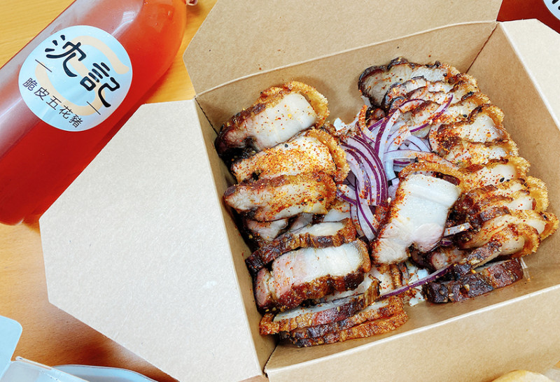 新莊小吃推薦│脆皮豬五花、炸刈包【沈記脆皮五花豬】新莊店-飽滿餡料炸刈包，顛覆刈包新吃法│新莊美食小吃