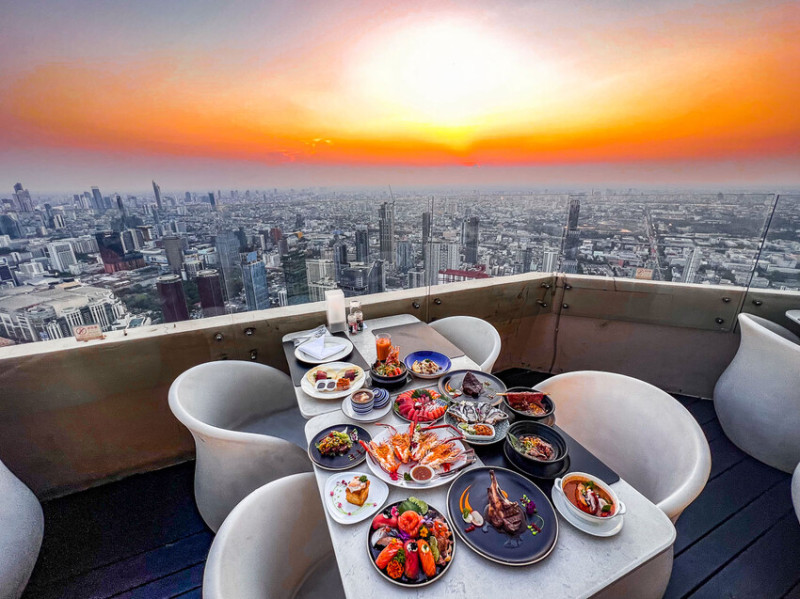 泰國曼谷彩虹雲霄酒店餐廳自助餐｜一生一定要來吃一次！漫步雲端高空超豪華吃到飽餐廳