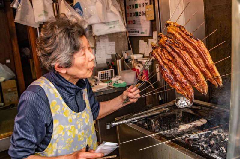 日本鮮魚魚豐｜超夯排隊名店但網路上資料極少！隱藏版老奶奶炭烤鰻魚飯