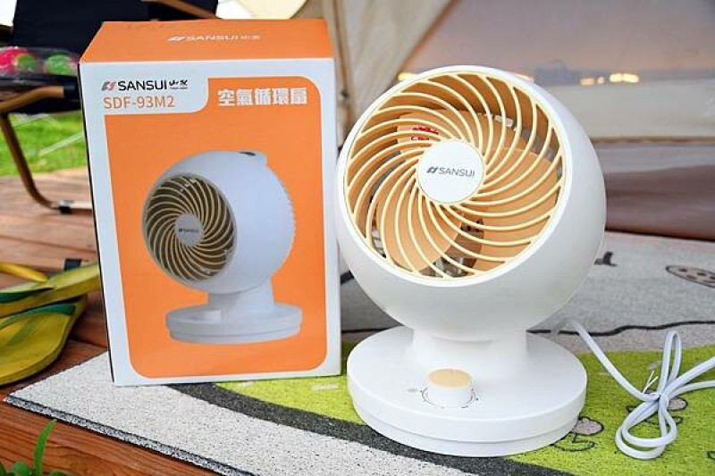 不論你是露營人、家居美學人～一把輕巧可攜帶【SANSUI山水－空氣循環扇奶黃白 SDF-93M2】真的是必備好風！