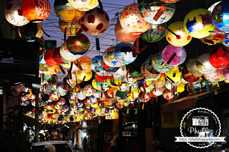 台南光芒之夜『2024年府城普濟燈會』1800盞燈籠海隧道震撼登場｜傳統文化的延續與傳承｜台南最壯觀的燈光盛宴｜台南景點 - 相片中的菲莉絲