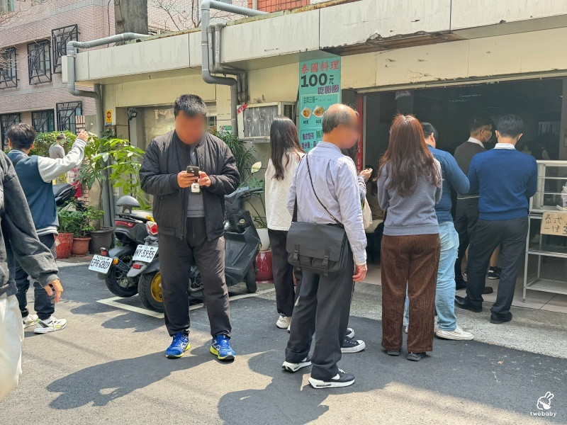 台北市中山區銀魚泰國料理 泰國料理只要100元 香米、泰式奶茶、西米露自助無限吃飽飽 平日午餐限定！