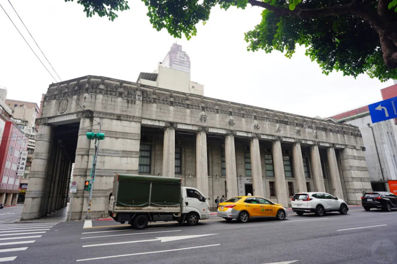 台北市中正區國立臺灣博物館古生物館｜土地銀行古生物展，恐龍化石，大金庫任你拍