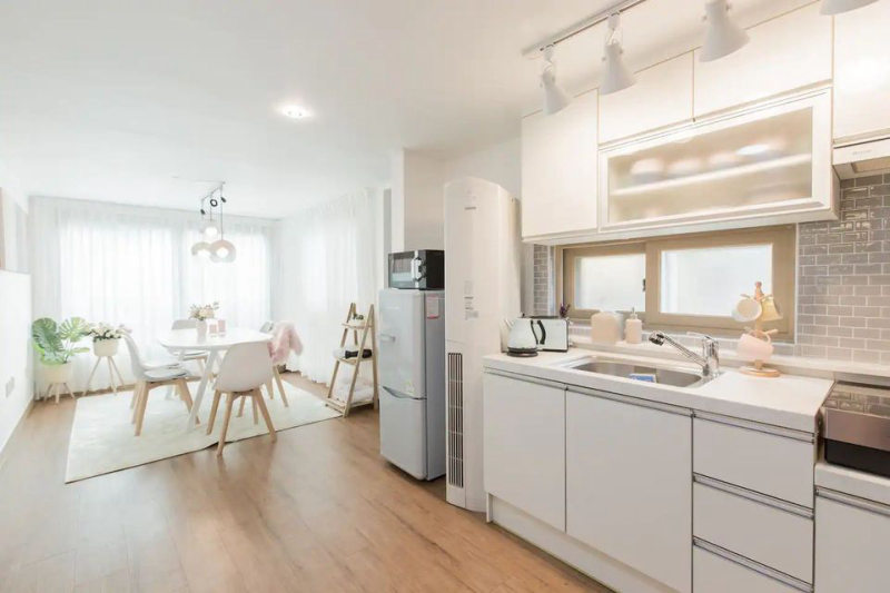 韓國2024首爾新村住宿推薦｜韓國首爾必收藏的5間新村飯店/民宿，吃喝玩樂都方便，可多人入住還有超美夜景！