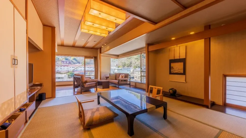 日本【Top 4 神奈川 箱根溫泉飯店】網友激推日本箱根溫泉住宿，晚上看露天電影、超爽SPA按摩！近箱根登山電車湯本站