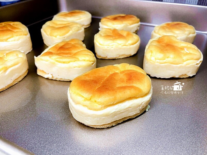 烘焙筆記│半熟芝士蛋糕，水浴法烘烤的綿軟細膩口感