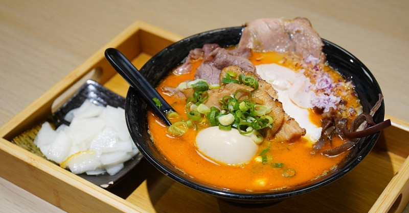 新北市中和區170元就給你整顆溏心蛋，還能免費加麵加飯，連「泡系拉麵」都有提供｜一幸拉麵中和店
