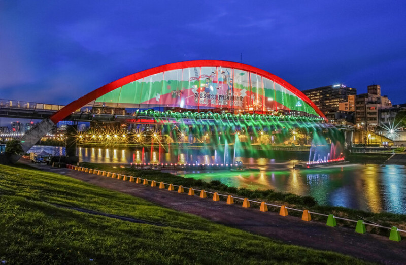 台北市松山區【台北活動】2024台北水舞嘉年華至2024/06/30│錫安碼頭彩虹橋登場│週邊景點饒河街夜市‧松山慈祐宮‧五分埔商