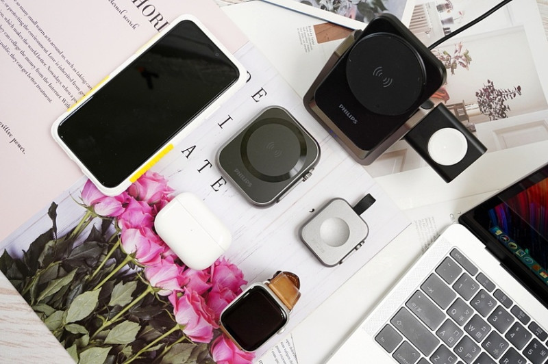 選取 PHILIPS 黑金剛三合一磁吸充電系列｜探索未來充電新趨勢，3 in 1『手機、手錶、耳機』同時無線充電	 PHILIPS 黑金剛三合一磁吸充電系列｜探索未來充電新趨勢，3 in 1『手機、手