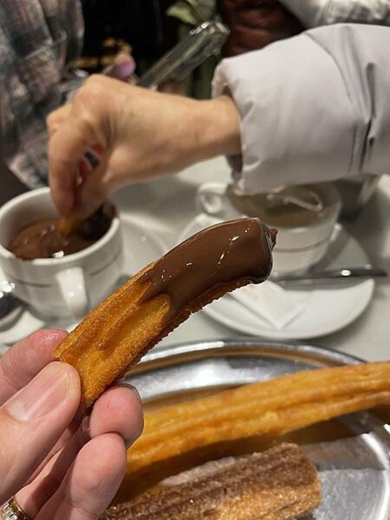 西班牙2024西班牙自由行-不要再被名店迷惑，現做西班牙油條才最棒-Churrería-Chocolatería Las Farolas