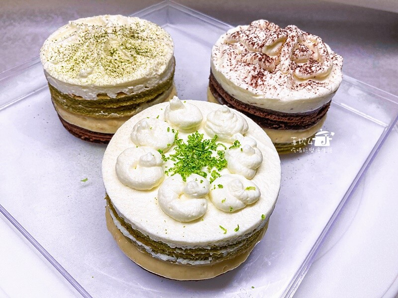 烘焙筆記│雙色布丁蛋糕，一層卡士達一層鮮奶油，口感很棒的小蛋糕