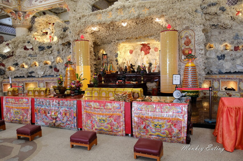 【新北景點】珊瑚貝殼廟｜石門隱藏版海底龍宮，富福頂山寺用珊瑚貝殼全新打造，親子免費景點 - 貪吃猴的幻想