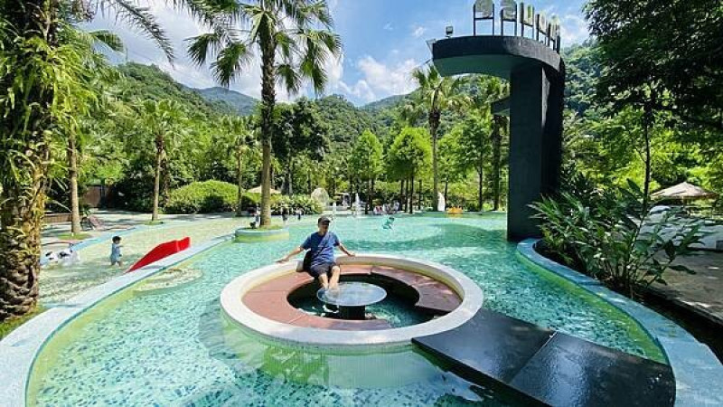 宜蘭森林系景點│鳳梨屋水上莊園│宜蘭絕美世外桃源│台版奧入瀨溪│最佳的消暑盛地│擁有大片落地窗玻璃屋│宜蘭最美的瀑布景觀餐廳