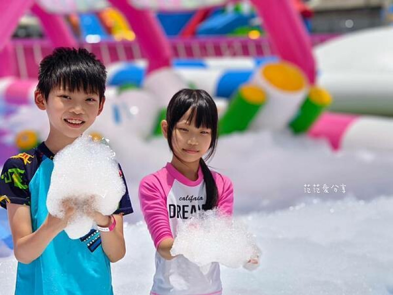 台中親子水上嘉年華 FUN肆玩水中 氣墊水樂園 泳池泡泡 台中水樂園