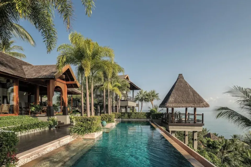 泰國【2024蘇梅島飯店五星推薦】TOP5必去泰國海景渡假村，擁有超美海景房/私人游泳池，還有專人接待的超高級待遇等你來體驗！