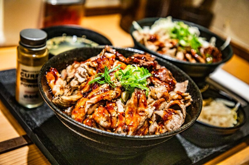日本道頓堀肉劇場｜吃完飽到扶牆！史詩級肉量爆滿超平價燒肉丼飯