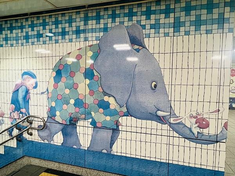 台北美麗超好拍照的捷運站：南港站幾米彩繪