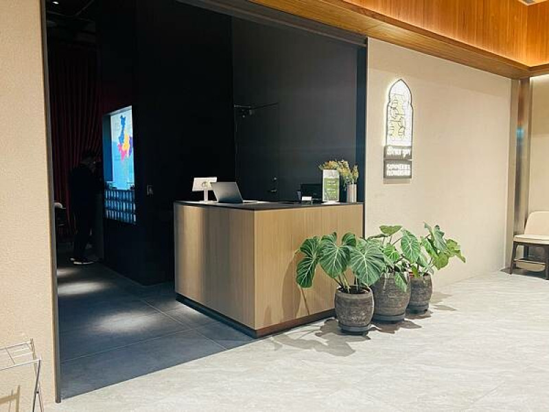 台北東區新開幕的創新印度料理：夏花餐室Summer Flowers。新光三越忠孝二館