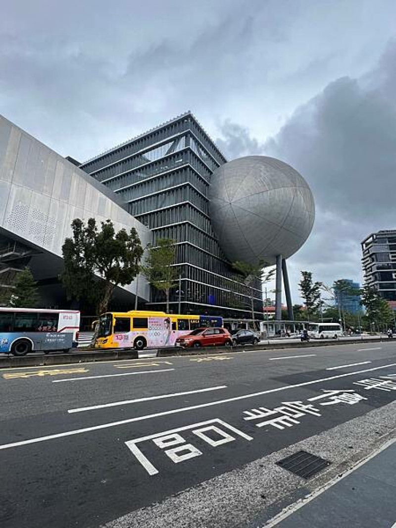 陽明山草山小鎮：大衛小小羊David & Alpaca，近距離與草泥馬共度時光。陽明山買香濃美味的麵包 比夢烘培坊