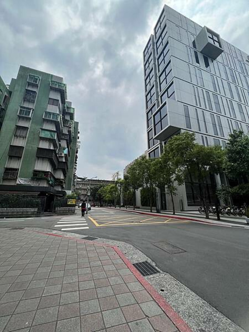 台北捷運善導寺站：絕美星巴克。台北時代寓所特色門市