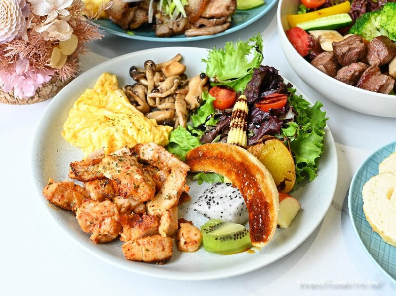 台中市西區樂醬｜台中新開幕厲害早午餐，料理純手作，份量超多，套餐鍋煮紅茶免費續，還有兒童餐