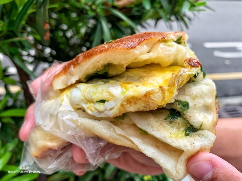 平日限定的中式早餐店，燒餅、蔥煎餅是這裡的超人氣王