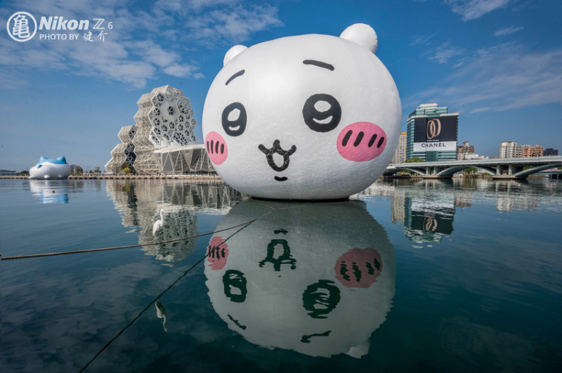 【高雄景點】2025高雄燈會│吉伊卡哇Chiikawa‧小八貓愛河灣展出‧燈光展演光雕│冬日遊樂園看烏薩奇‧遊樂設施‧美食市集‧藝文展演│怎麼去‧交通‧捷運‧輕軌‧活動時間