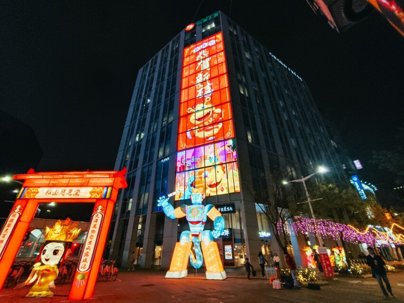 台北市中正區【2025台北燈節】蛇來運轉13公尺高的主燈「福蛇豆豆」展現台北西門觀光魅力 中山堂廣場、中華路、變形金剛、五路財神到西本願寺祈福 打造城市光廊天幕 滿滿的節慶氛圍 蛇來ＧＯ！