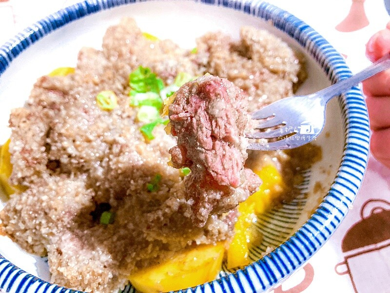 烹飪筆記│粉蒸梅花肉，用電鍋蒸免顧火省時間