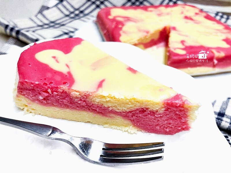 烘焙筆記│石榴軟心芝士蛋糕，調色來自好吃也好看的果汁粉