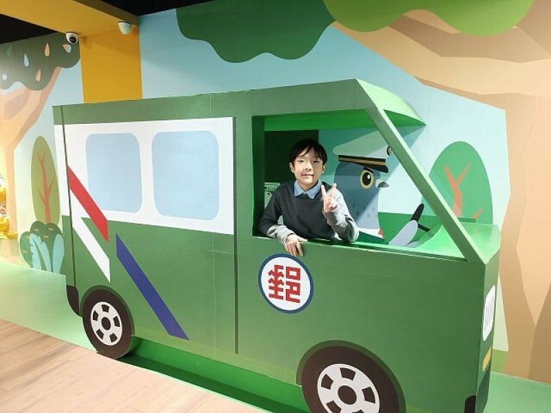 台北市中正區郵政博物館 | 台北親子景點．銅板價體驗小小郵差的樂趣．童話風場景搭配互動遊戲好玩又好拍！