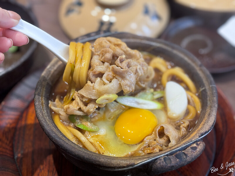 日本山本屋總本家味噌烏龍麵》近百年歷史的名古屋超人氣特色料理「味噌烏龍麵」，麵條超Q硬口感真特別