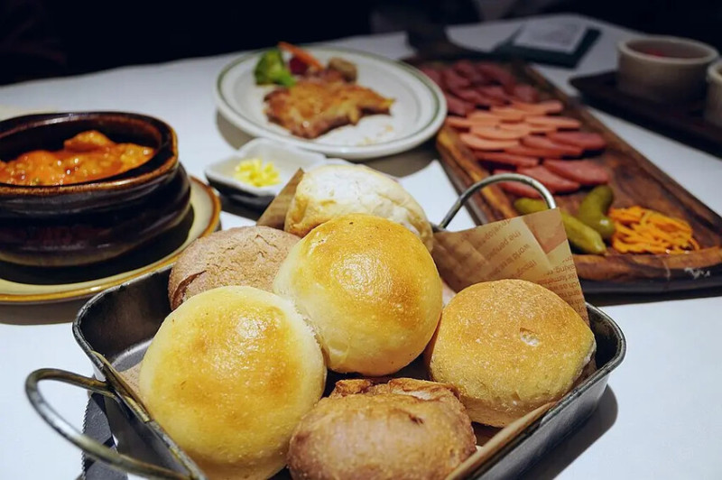 【黑龍江省哈爾濱市】TATOC塔道斯西餐廳｜創始於1901年的老字號俄式餐廳｜中央大街美食