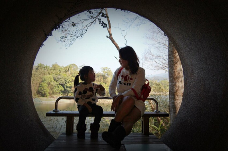 苗栗縣頭屋鄉苗栗景點/明德水庫日新島，輕輕鬆鬆就可以漫步環島一圈，賞湖畔風光