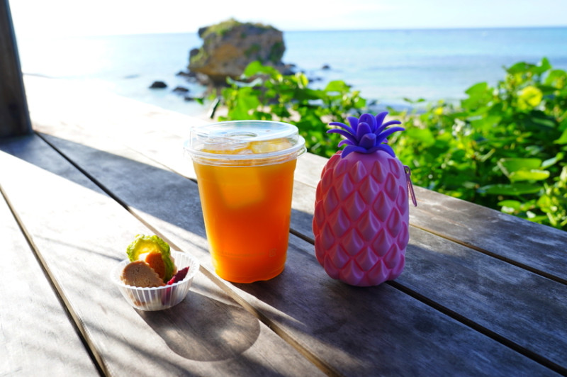 沖繩必訪！星野集團 BANTA CAFE｜懸崖上的夢幻咖啡廳，獨享無敵海景！